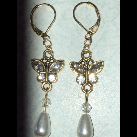 Butterfly Rhinestone Earrings with Pearl Drop - Picture 6 of 8